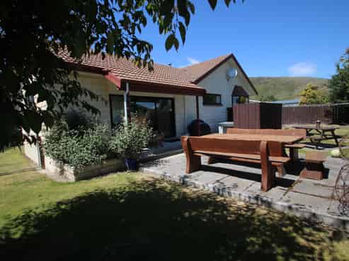 47 Black Peak Road, Omarama