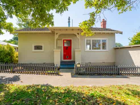 1 Hertnon Street, West End