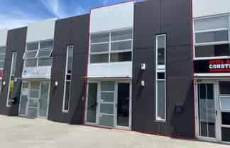 Middleton office unit with storage