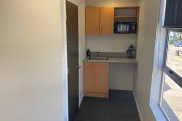 Middleton office unit with storage