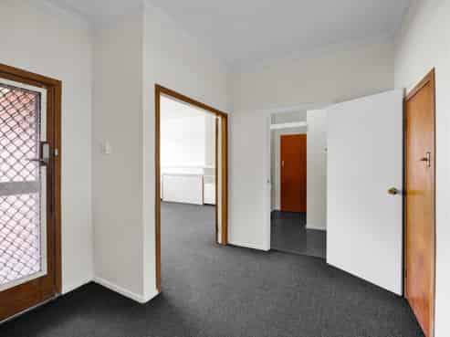 Prime Commercial Property on Broadway, Stratford!