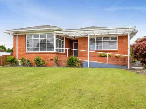 Prime Commercial Property on Broadway, Stratford!