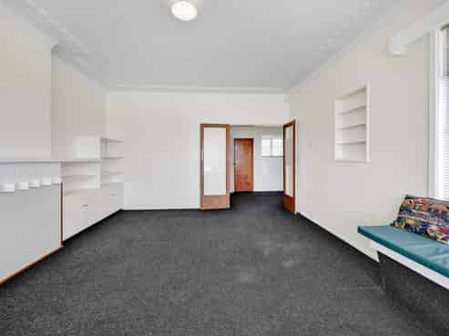 Prime Commercial Property on Broadway, Stratford!