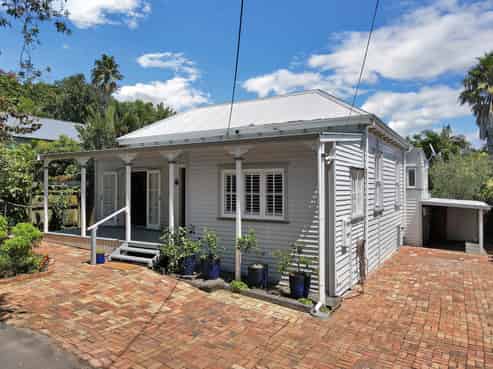 3 Lake Road, Devonport