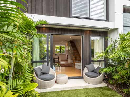 2/37 Glen Atkinson Street, St Heliers