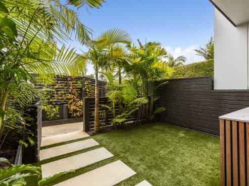 2/37 Glen Atkinson Street, St Heliers