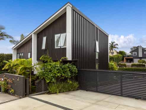 2/37 Glen Atkinson Street, St Heliers