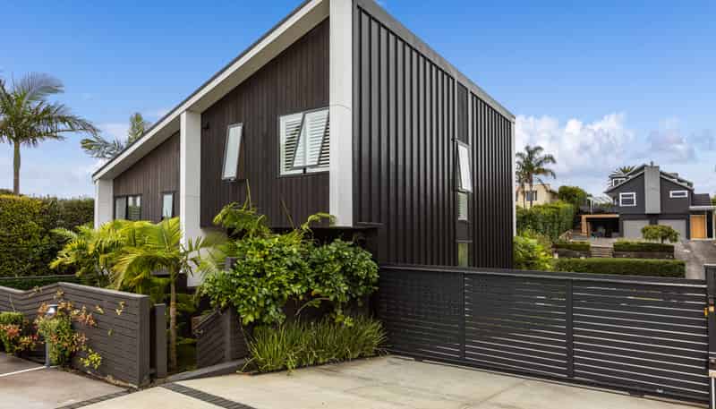 2/37 Glen Atkinson Street, St Heliers