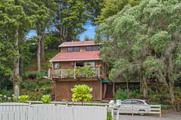 129 Riverside Drive, Parahaki