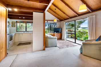 129 Riverside Drive, Parahaki