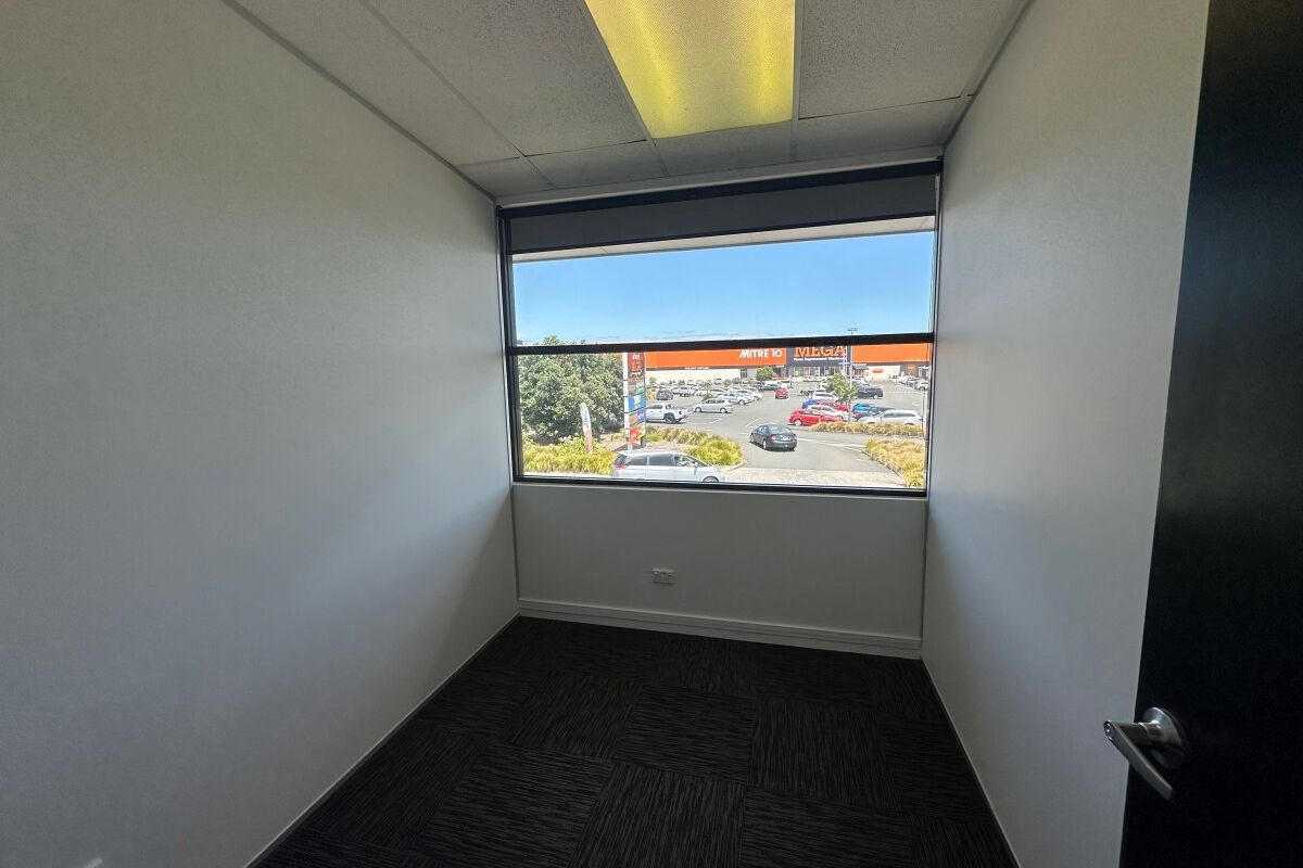 Fitted Out Office with Lift Access - Vista 5