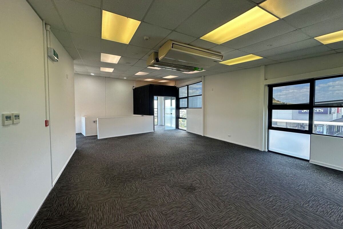 Fitted Out Office with Lift Access - Altro