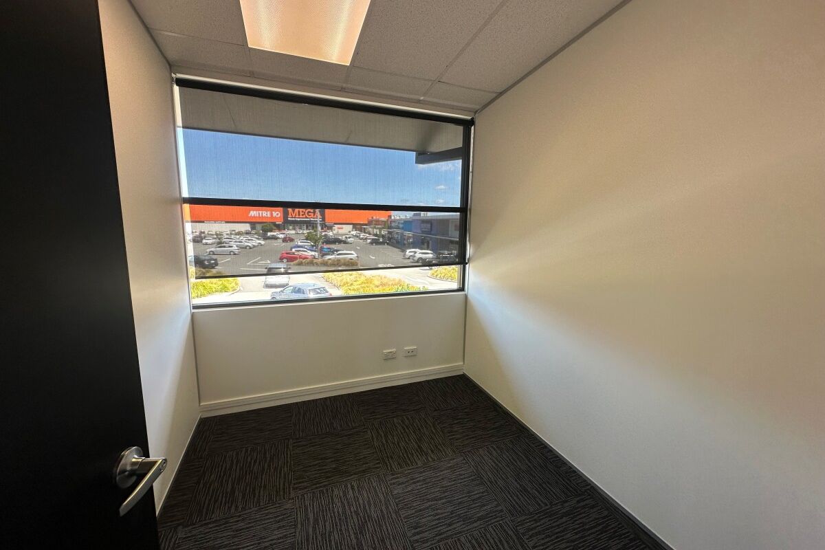 Fitted Out Office with Lift Access - Vista 6