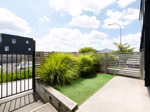 2/1 Vialou Street, Hamilton Central
