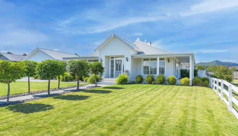 8 Pukatea Lane, Kinloch