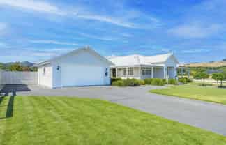 8 Pukatea Lane, Kinloch