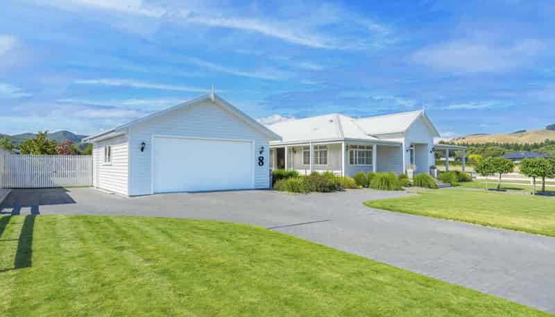 8 Pukatea Lane, Kinloch