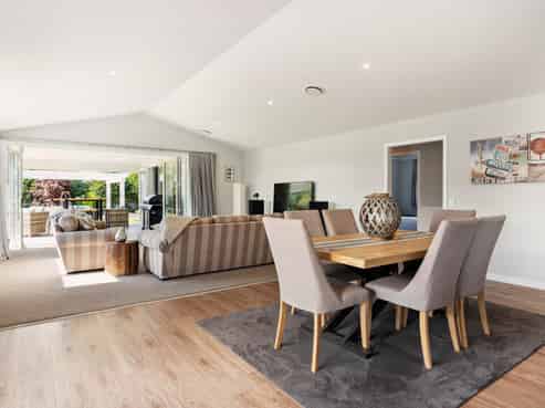 8 Pukatea Lane, Kinloch