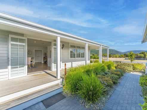 8 Pukatea Lane, Kinloch