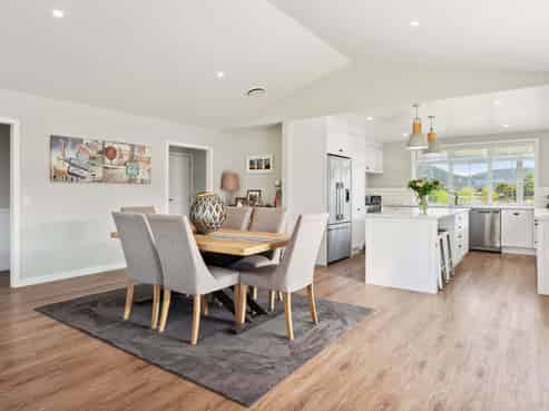 8 Pukatea Lane, Kinloch