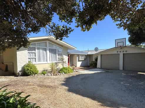 15 Keith Road, Paroa