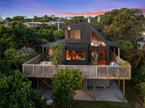 4 Hillside Crescent, Leigh