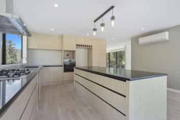211 Victory Road, Laingholm