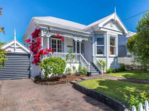 32 Summer Street, Stanley Point