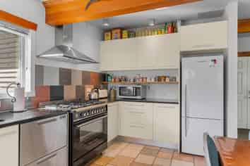 63 Hatea Drive, Regent