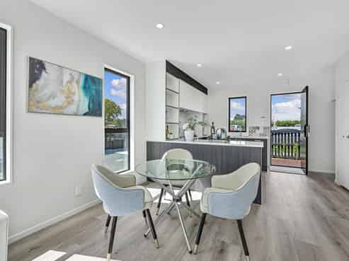 47 Beach Road, Te Atatu Peninsula