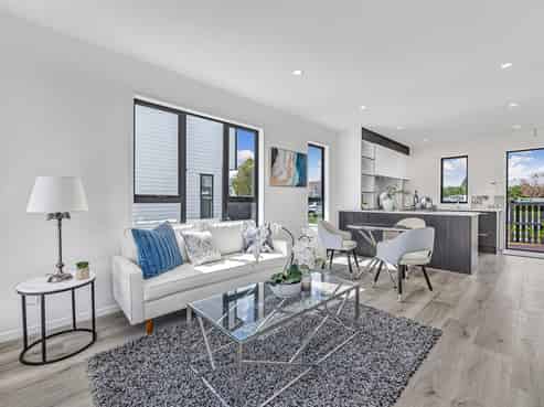 47 Beach Road, Te Atatu Peninsula