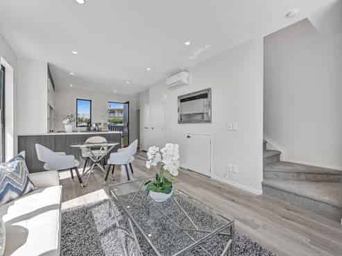 47 Beach Road, Te Atatu Peninsula