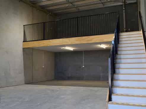 BRAND NEW COMMERCIAL IN GROWING HAUTAPU