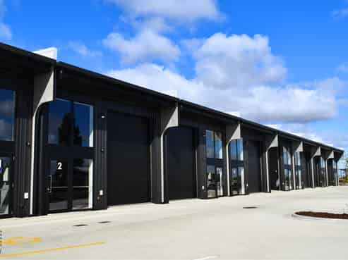 BRAND NEW COMMERCIAL IN GROWING HAUTAPU