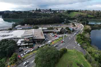 Chic 16m2 Retail Nook in Orakei Bay Village
