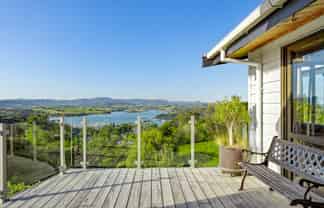 84 Brick Bay Drive, Sandspit