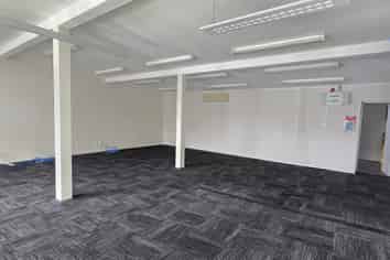 Tightly held retail in Mairangi Bay