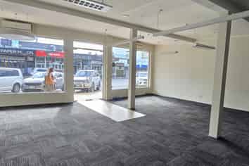 Tightly held retail in Mairangi Bay