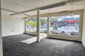 Tightly held retail in Mairangi Bay