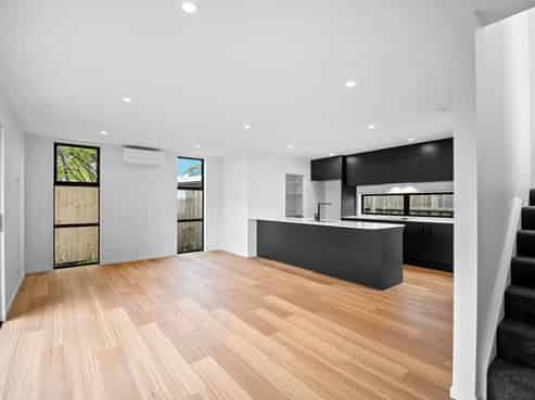 152C Hills Road, Edgeware