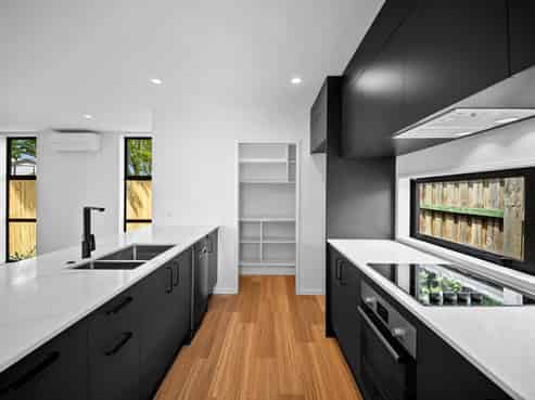 152C Hills Road, Edgeware