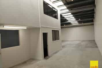 Versatile warehouse and office
