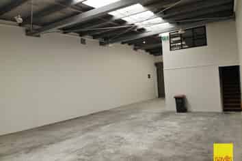 Versatile warehouse and office
