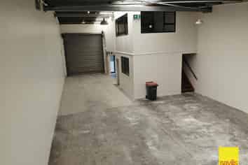 Versatile warehouse and office