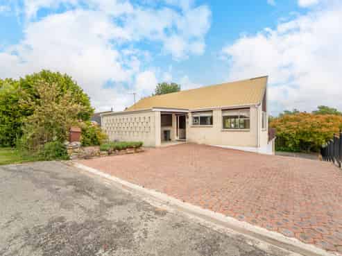 29 Essex Street, Weston