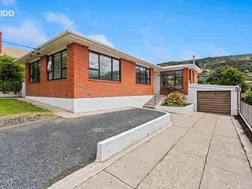 111 Centennial Avenue, Helensburgh