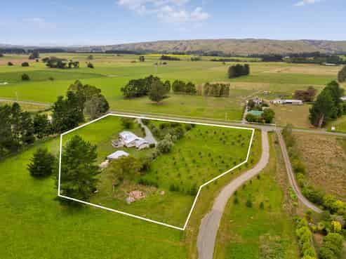122 Cross Line, Morrisons Bush