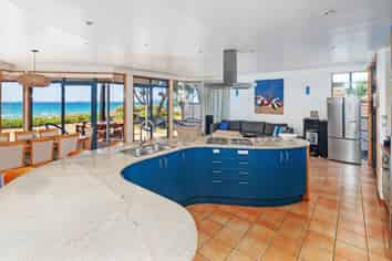 300 Kenwood Drive, Matarangi
