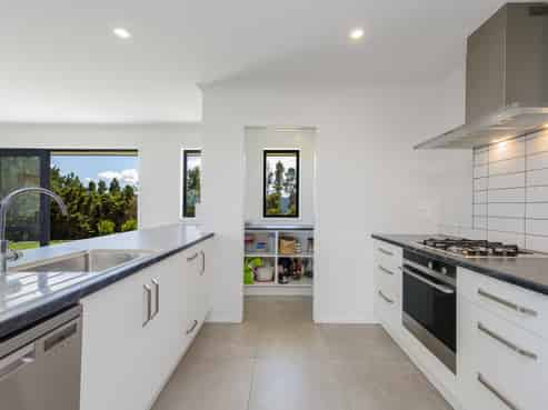 635 Golden Stairs Road, Mareretu