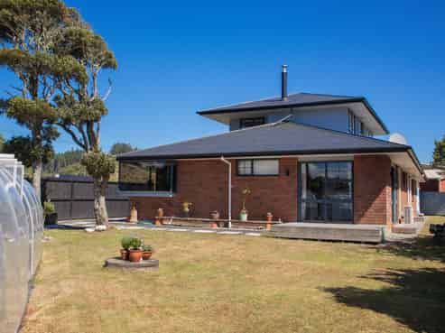 16 Clough Road, Paroa